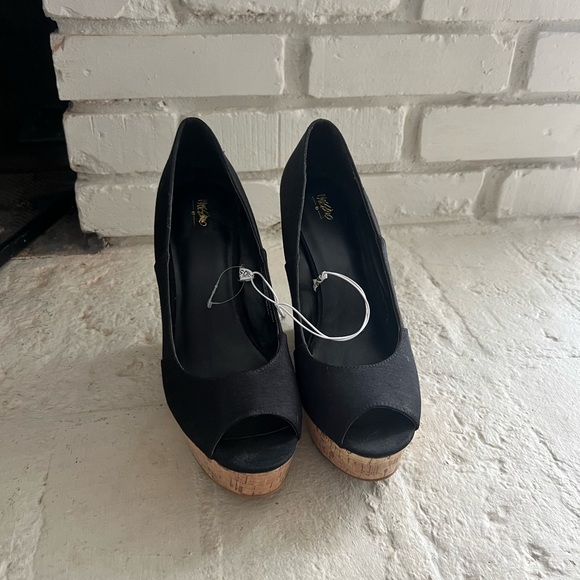 NWT- Missimo Black and Cork Wedges - 8 - Picture 2 of 3